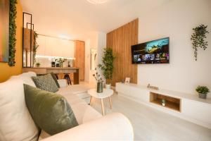 COLORFUL FUSION - Modern 1BR near Romexpo Center