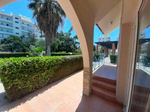 1bd in Palm Beach M1 with pool
