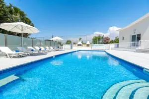 Villa Amelia by Ezoria Villas - Kivisil