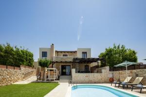 Three-Bedroom Villa with Private Pool room in Stavromenos Villas