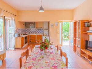 Apartment Contrada Brecciano-1 by Interhome