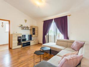 Holiday Home Sandra by Interhome