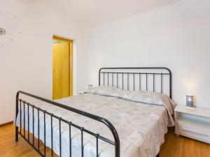 Holiday Home Sandra by Interhome 
