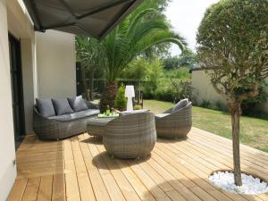 Maisons de vacances Holiday Home Le Clos Velin - Piscine chauffee by Interhome : photos des chambres