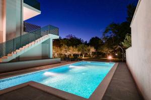 Apartments Lacrima near the sea