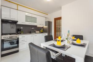 LAVERUDA Apartment with balcony and free parking