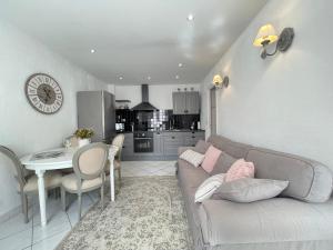 Nice Renting - 9 MASSENA - Spacious apartment Massena Square - AC - fully equipped