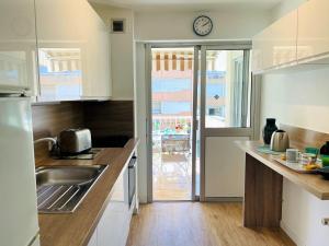 Très bel appartement face au port Santa -Piscine