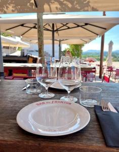 Hotels Hotel du Fronton : photos des chambres