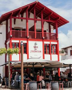 Hotels Hotel du Fronton : photos des chambres