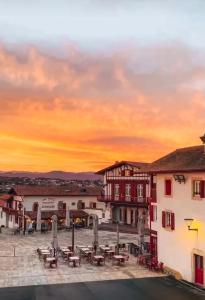 Hotels Hotel du Fronton : photos des chambres