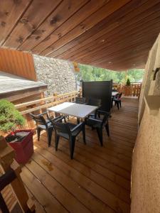 Appartements LE GENEPI bel appartement avec terrasse dans vieille ferme de montagne renovee : photos des chambres