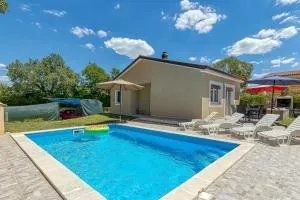 Holiday House Mir - Golaš