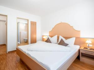 Apartment Rosa-5 by Interhome