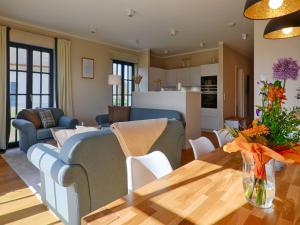 Reetland am Meer - Luxus Reetdachvilla mit 3 Schlafzimmern, Sauna und Kamin F20