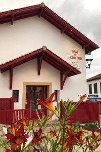 Hotels Hotel du Fronton : photos des chambres