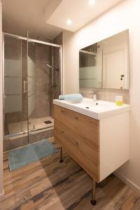 Appartements Ideal couple Jacuzzi et jolie cour interieure : photos des chambres