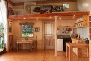 Quirky Eco-Friendly Artist Studio (Sea Views)
