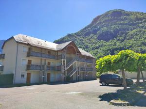 Appartements Le 102, T3, piscine en ete, classe 2 etoiles NF, vue montagne, parking : photos des chambres