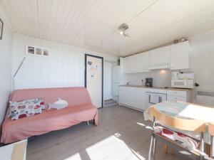 Apartment Lotus 310 by Interhome