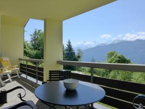 Apartment Enzian 720 by Interhome