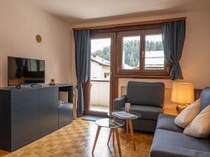 Apartment Chesa Palüdin 8 - Celerina by Interhome