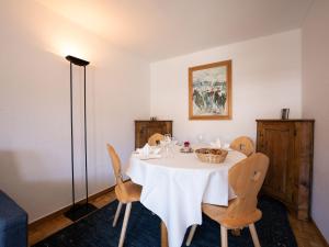 Apartment Chesa Palüdin 8 - Celerina by Interhome