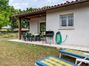 Maisons de vacances Holiday Home Cantegrit by Interhome : photos des chambres