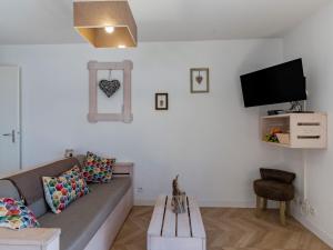 Apartment Les jardins de loyat-1 by Interhome