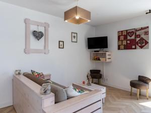Apartment Les jardins de loyat-1 by Interhome