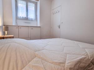 Apartment Les Figuiers by Interhome