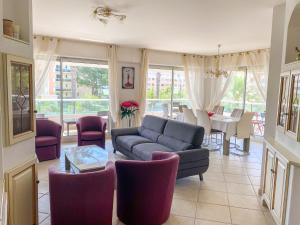 Apartment Les Palmiers-2 by Interhome