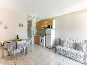 Apartment Les Caroubiers-2 by Interhome