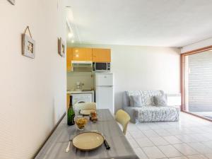 Apartment Les Caroubiers-2 by Interhome