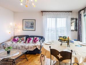 Apartment Les Côteaux du Préconil-5 by Interhome