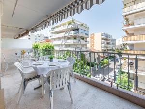 Apartment Le Valencia by Interhome