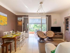 Apartment Le Roumanille by Interhome