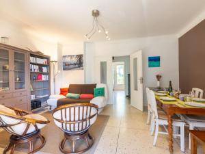 Apartment Le Roumanille by Interhome