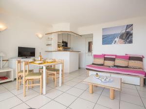 Apartment Les Bastides - O6 014 by Interhome