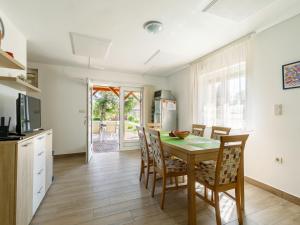 Holiday Home Pear Trees by Interhome