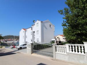 Apartment Anna-6 by Interhome