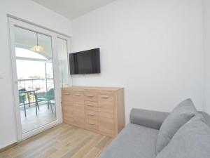 Apartment Anna-5 by Interhome