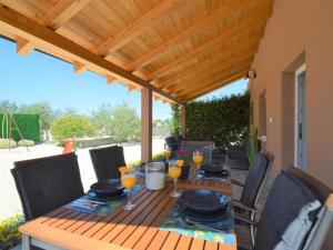 Holiday Home Lana by Interhome