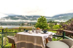 Appartements La Baie des Voiles, FEET IN THE CRYSTAL WATERS, 12 Apts from studio to Duplex, LLA Selections by Location lac Annecy : photos des chambres