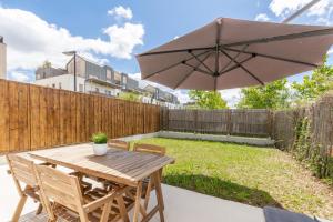Appartements Sunny Garden by Plaza - Proche Disneyland Paris : Appartement 1 Chambre de Luxe - Vue sur Jardin