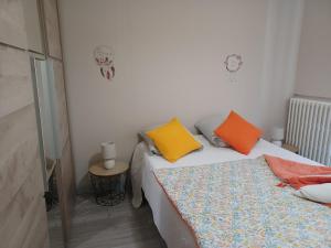Appartements APPARTEMENT, LA ROUTE DES GRANDES ALPES , 5 couchages, GARAGE pour motards, cyclistes, POSSIBILITE de studios supplementaires, si plus de 6 pers : Appartement 2 Chambres