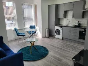 1 Bed Flat, AIRPORT PICK, DROP AVAILABLE Fibre Broadband, New, Washer Dryer, 10 mins from city centre - Darenth