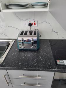 Comfortable - 1 Bed Apartment - Ideal for Work & Leisure - 5 Min to City Centre