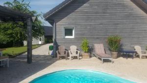 Maisons de vacances La Tuillere : maison en bois avec vue et piscine : photos des chambres