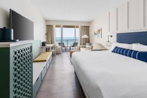 Superior King Room with Sea View Non-Smoking room in Holiday Inn Resort Wilmington East Wrightsville Beach an IHG Hotel
